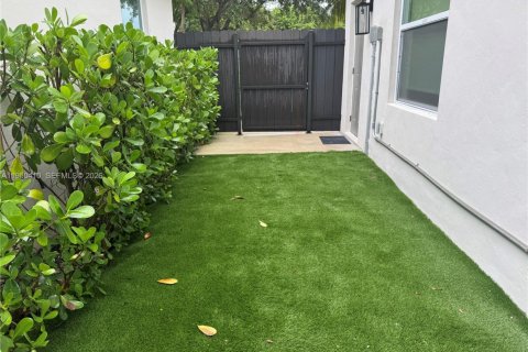 Снять в аренду виллу или дом в Норт-Майами, Флорида 1 спальня, 97.55м2, № 2005885 - фото 4