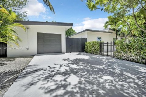 Снять в аренду виллу или дом в Норт-Майами, Флорида 1 спальня, 97.55м2, № 2005885 - фото 5