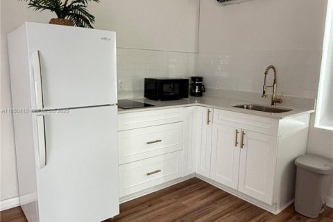 Дом в Норт-Майами, Флорида 1 спальня, 97.55м2 № 2005885