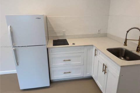 Снять в аренду виллу или дом в Норт-Майами, Флорида 1 спальня, 97.55м2, № 2005885 - фото 8