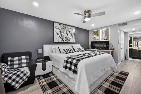 Condo in Clearwater, Florida, 2 bedrooms  № 1810585 - photo 24