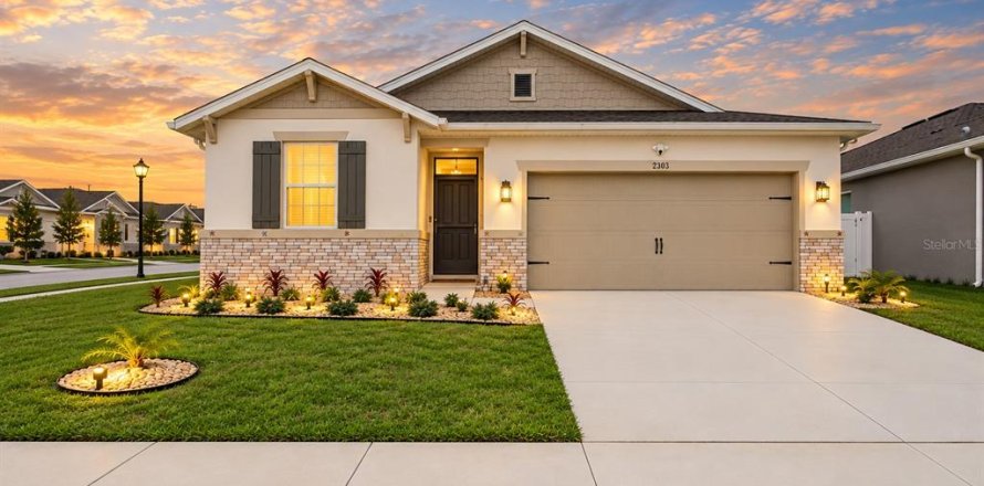 House in Winter Haven, Florida 4 bedrooms, 174.84 sq.m. № 2424429