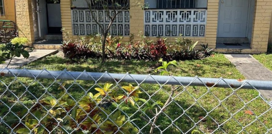 House in Miami, Florida 1 bedroom, 98.1 sq.m. № 1934136