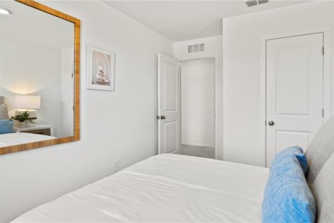 Townhouse in Winter Haven, Florida 3 bedrooms, 132.2 sq.m. № 2211010 - photo 12