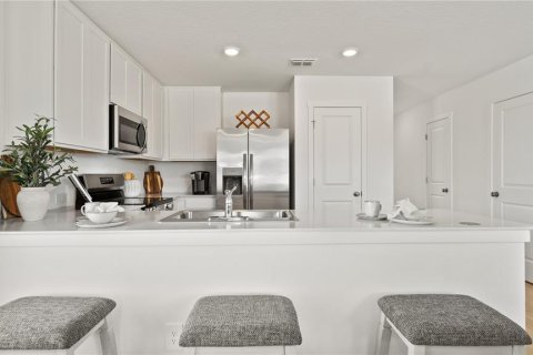 Townhouse in Winter Haven, Florida 3 bedrooms, 132.2 sq.m. № 2211010 - photo 6