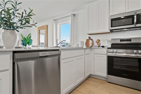Townhouse in Winter Haven, Florida 3 bedrooms, 132.2 sq.m. № 2211010 - photo 3