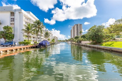 Copropriété à vendre à Miami, Floride: 1 chambre, 65.96 m2 № 2014615 - photo 19