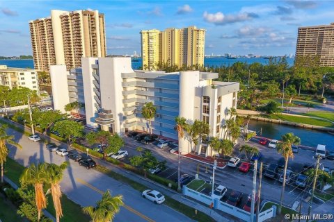 Copropriété à vendre à Miami, Floride: 1 chambre, 65.96 m2 № 2014615 - photo 2