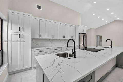 Villa ou maison à louer à Boynton Beach, Floride: 4 chambres, 195.28 m2 № 1932742 - photo 11