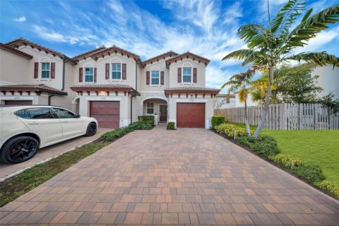 Touwnhouse à vendre à Miami, Floride: 3 chambres, 123.65 m2 № 1970120 - photo 2