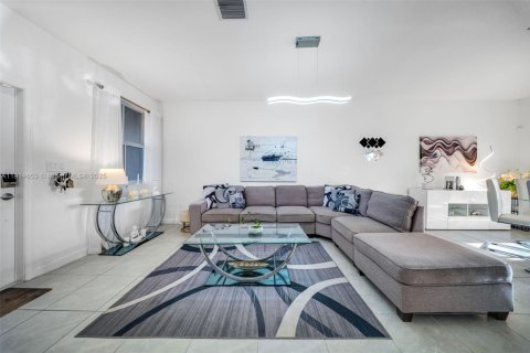 Touwnhouse à vendre à Miami, Floride: 3 chambres, 123.65 m2 № 1970120 - photo 8