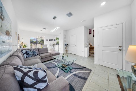 Touwnhouse à vendre à Miami, Floride: 3 chambres, 123.65 m2 № 1970120 - photo 7