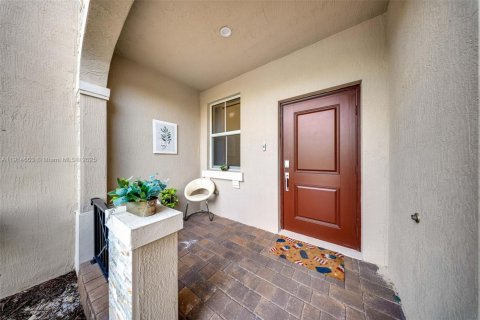 Touwnhouse à vendre à Miami, Floride: 3 chambres, 123.65 m2 № 1970120 - photo 4