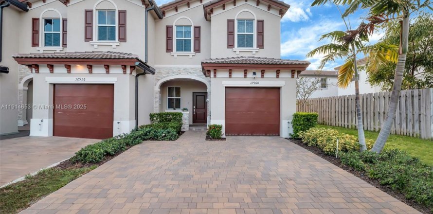 Touwnhouse à Miami, Floride 3 chambres, 123.65 m2 № 1970120
