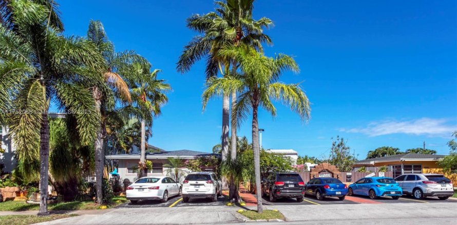 Hotel in Hollywood, Florida № 1729800