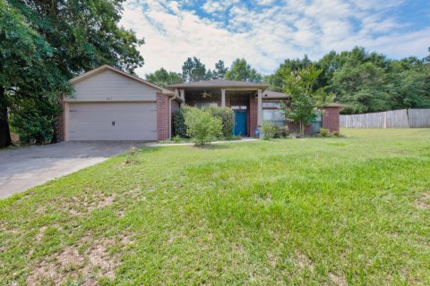 House in Crestview, Florida 5 bedrooms, 254.18 sq.m. № 590073 - photo 1