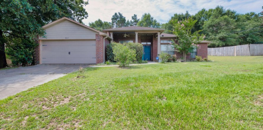 House in Crestview, Florida 5 bedrooms, 254.18 sq.m. № 590073