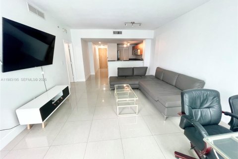 Condo in Miami, Florida, 1 bedroom  № 2184248 - photo 8