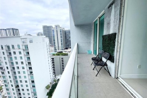 Condo in Miami, Florida, 1 bedroom  № 2184248 - photo 5