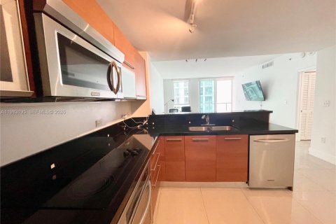 Condo in Miami, Florida, 1 bedroom  № 2184248 - photo 16