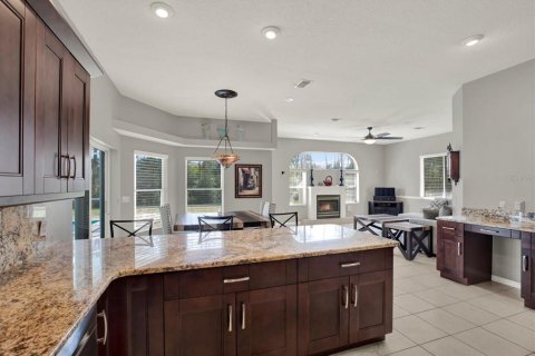 House in Weeki Wachee, Florida 3 bedrooms, 258.27 sq.m. № 2430333 - photo 21