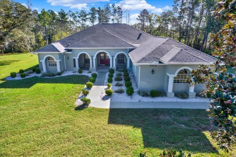House in Weeki Wachee, Florida 3 bedrooms, 258.27 sq.m. № 2430333
