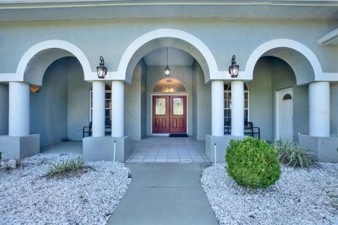 House in Weeki Wachee, Florida 3 bedrooms, 258.27 sq.m. № 2430333 - photo 4