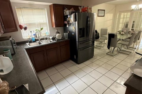 House in Sunrise, Florida 4 bedrooms, 193.24 sq.m. № 2172770 - photo 8