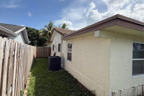 House in Sunrise, Florida 4 bedrooms, 193.24 sq.m. № 2172770 - photo 24