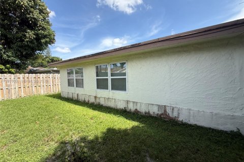 House in Sunrise, Florida 4 bedrooms, 193.24 sq.m. № 2172770 - photo 22