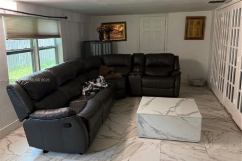 House in Sunrise, Florida 4 bedrooms, 193.24 sq.m. № 2172770 - photo 5