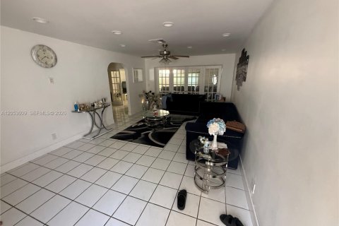 House in Sunrise, Florida 4 bedrooms, 193.24 sq.m. № 2172770 - photo 4