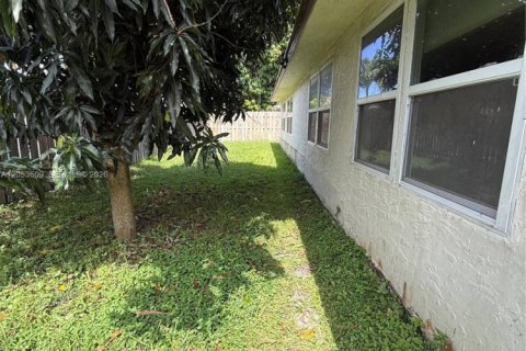 House in Sunrise, Florida 4 bedrooms, 193.24 sq.m. № 2172770 - photo 21