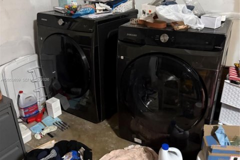 House in Sunrise, Florida 4 bedrooms, 193.24 sq.m. № 2172770 - photo 15