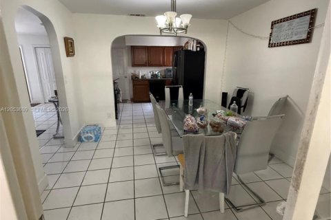 House in Sunrise, Florida 4 bedrooms, 193.24 sq.m. № 2172770 - photo 7