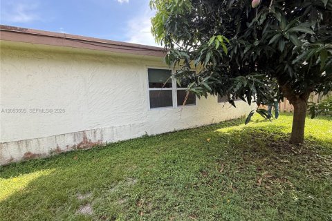 House in Sunrise, Florida 4 bedrooms, 193.24 sq.m. № 2172770 - photo 23