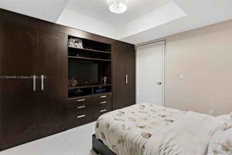 Condo in Aventura, Florida, 2 bedrooms  № 1936883 - photo 15