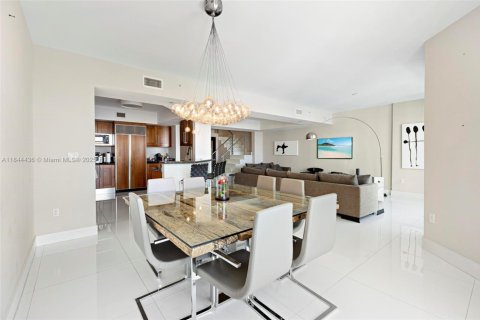 Condo in Aventura, Florida, 2 bedrooms  № 1936883 - photo 9