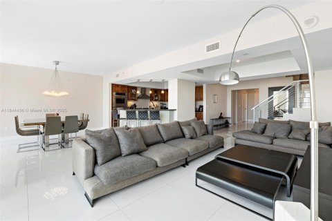 Condo in Aventura, Florida, 2 bedrooms  № 1936883 - photo 4