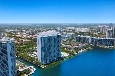 Condo in Aventura, Florida, 2 bedrooms  № 1936883 - photo 24