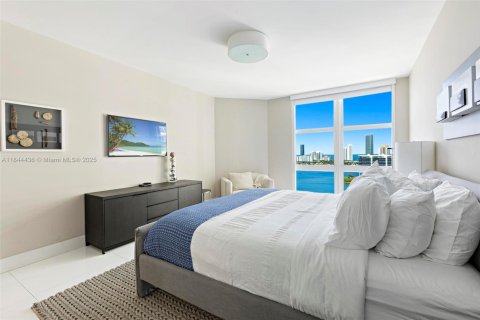 Condo in Aventura, Florida, 2 bedrooms  № 1936883 - photo 11