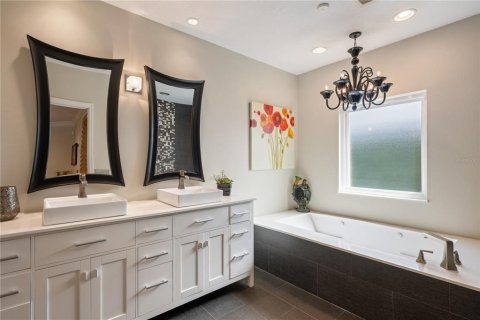House in Orlando, Florida 3 bedrooms, 245.45 sq.m. № 1778933 - photo 17