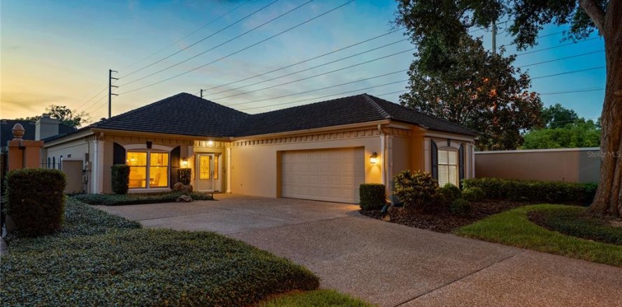 House in Orlando, Florida 3 bedrooms, 245.45 sq.m. № 1778933