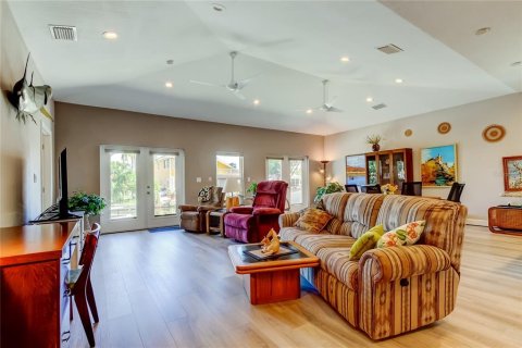 Casa en venta en Palm Harbor, Florida, 3 dormitorios, 191.84 m2 № 1918114 - foto 28