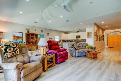 Casa en venta en Palm Harbor, Florida, 3 dormitorios, 191.84 m2 № 1918114 - foto 25