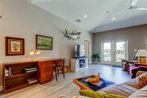 Casa en venta en Palm Harbor, Florida, 3 dormitorios, 191.84 m2 № 1918114 - foto 27
