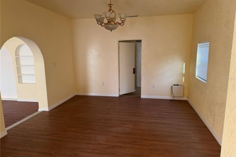 Villa ou maison à louer à Winter Haven, Floride: 3 chambres, 144.93 m2 № 2391301 - photo 3