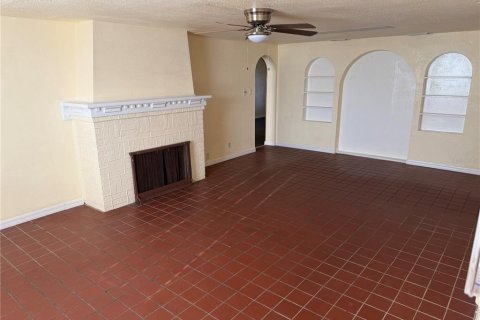 Villa ou maison à louer à Winter Haven, Floride: 3 chambres, 144.93 m2 № 2391301 - photo 2