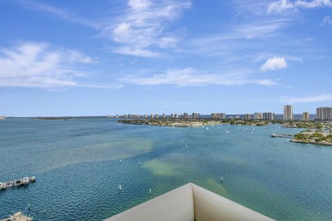 Condo in Riviera Beach, Florida, 3 bedrooms  № 2249676 - photo 2