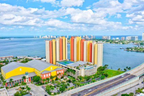 Condo in Riviera Beach, Florida, 3 bedrooms  № 2249676 - photo 6